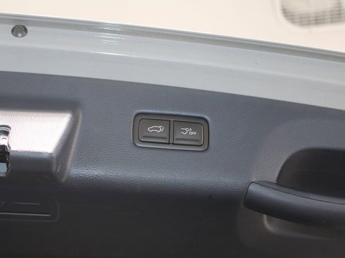 Used 2025 Kia Carnival EX image 17