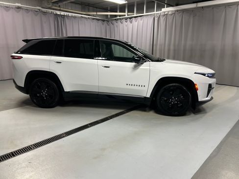 Used 2024 Jeep Wagoneer Launch Edition image 8