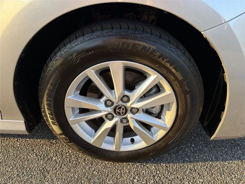 Used 2025 Toyota Camry LE image 9