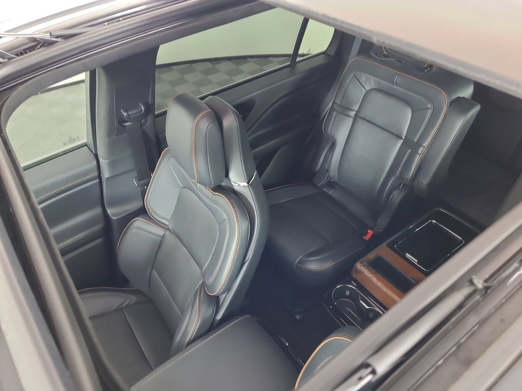 Used 2025 Lincoln Aviator Black Label AWD/4WD image 9
