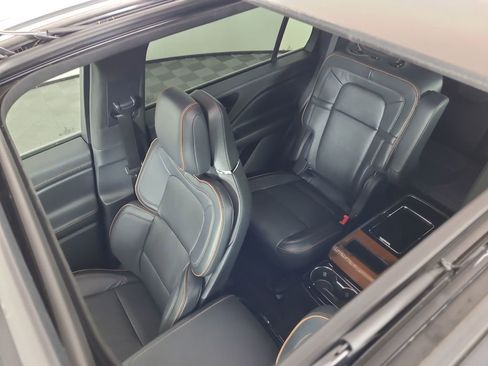 Used 2025 Lincoln Aviator Black Label image 9