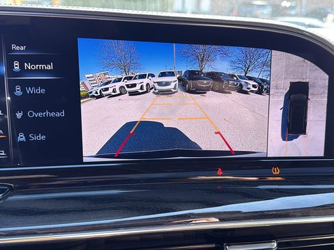 Used 2021 Cadillac Escalade Premium Luxury w/ Performance Package AWD/4WD image 21