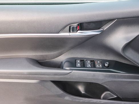 Used 2020 Toyota Camry SE image 21