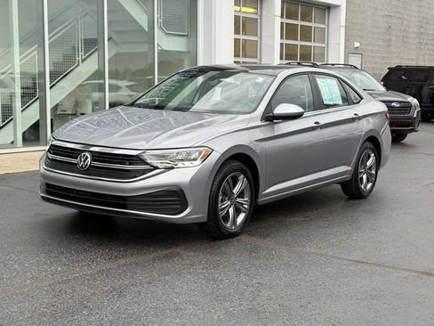 Certified 2023 Volkswagen Jetta SE w/ Panoramic Sunroof Package image 1