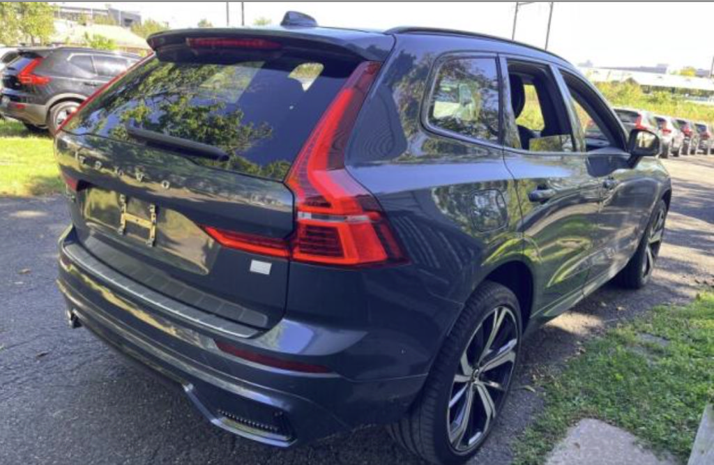 Used 2024 Volvo XC40 B5 Plus w/ Protection Package Premier AWD/4WD image 28