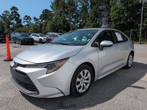 Used 2024 Toyota Corolla LE FWD image 4