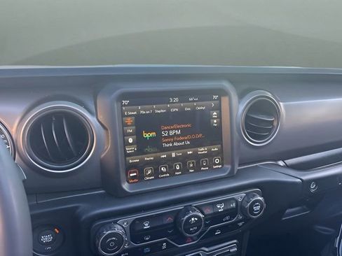 Used 2023 Jeep Wrangler Unlimited w/ Sun & Screen Package image 11