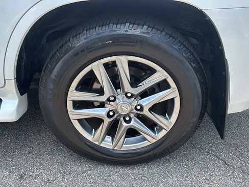 Used 2013 Lexus LX 570 4WD w/ Luxury Pkg image 28