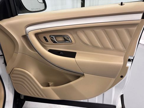 Used 2018 Ford Taurus SE image 20