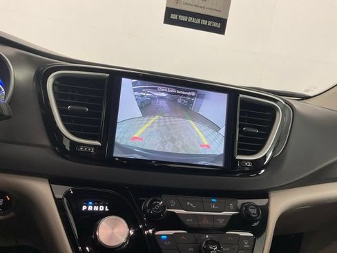 Used 2024 Chrysler Pacifica Touring-L FWD image 26