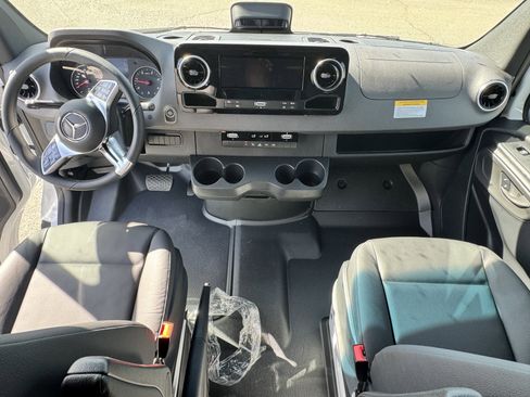 New 2025 Mercedes-Benz Sprinter 2500 image 18