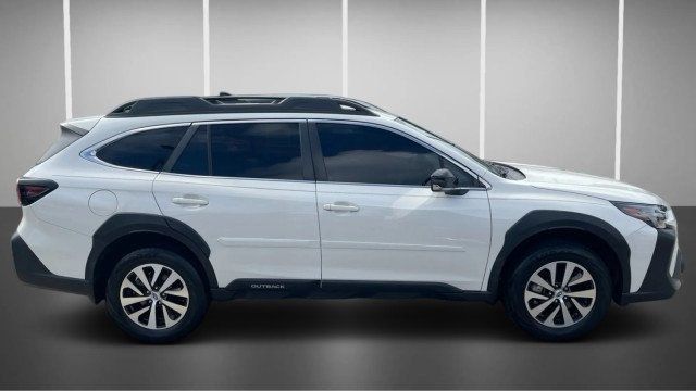 Used 2024 Subaru Outback Premium AWD/4WD image 3