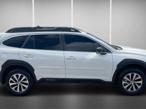 Used 2024 Subaru Outback Premium AWD/4WD image 3