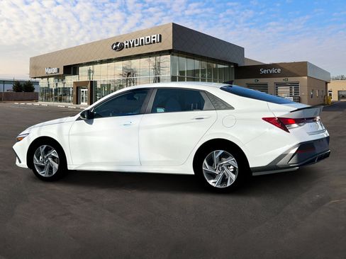 Used 2025 Hyundai Elantra Sport image 4