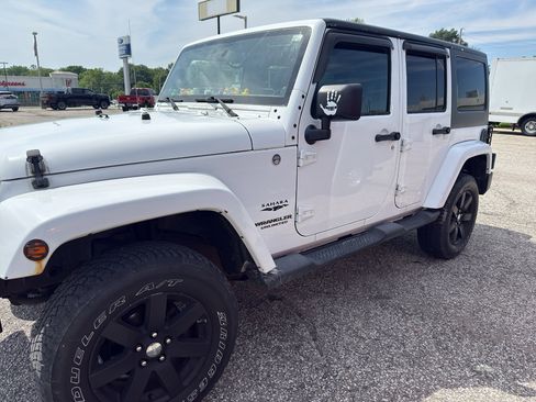 Used 2012 Jeep Wrangler Unlimited Sahara w/ Dual Top Group AWD/4WD image 2