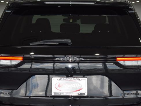Used 2023 Jeep Grand Cherokee Limited w/ Black Appearance Package AWD/4WD image 10