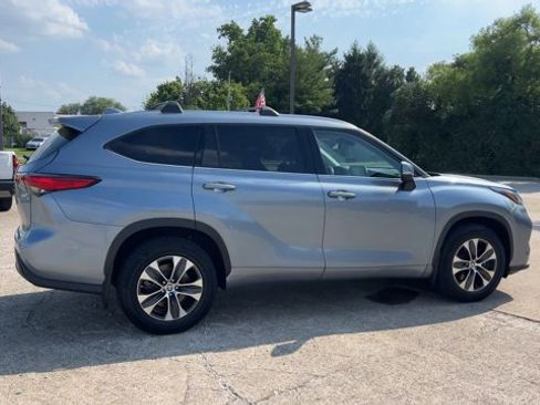 Used 2021 Toyota Highlander XLE AWD/4WD image 9