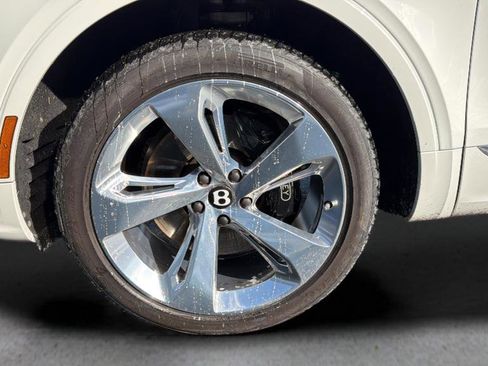 Used 2023 Bentley Bentayga Extended Wheelbase image 6