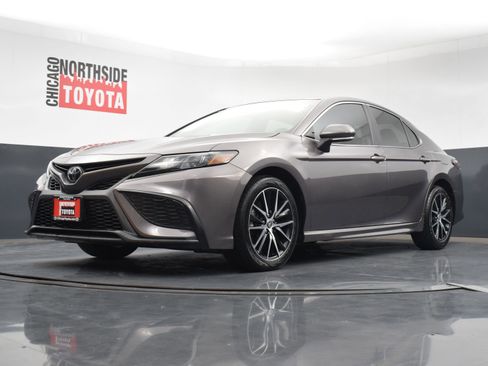 Used 2024 Toyota Camry SE image 30