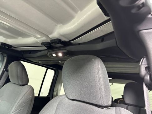 Used 2024 Jeep Wrangler Unlimited image 12