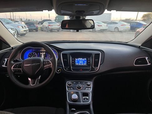 Used 2015 Chrysler 200 Limited FWD image 17