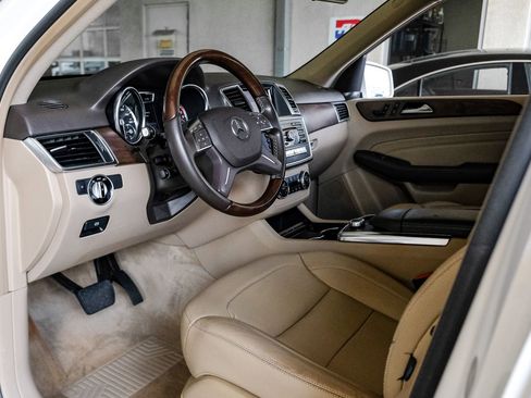 Used 2015 Mercedes-Benz ML 350 2WD w/ Premium 1 Package image 2