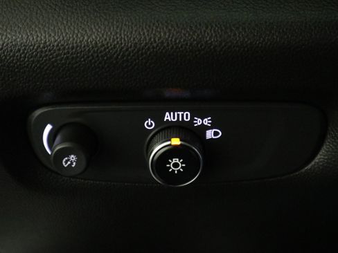 Used 2023 Chevrolet Traverse LT FWD image 34