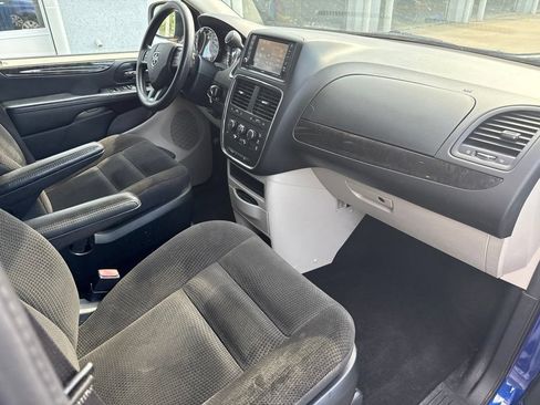 Used 2018 Dodge Grand Caravan SE w/ UConnect Hands-Free Group FWD image 39