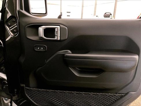 Used 2018 Jeep Wrangler Sport AWD/4WD image 23