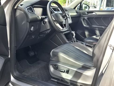 Certified 2023 Volkswagen Tiguan SE w/ Panoramic Sunroof Package FWD image 13