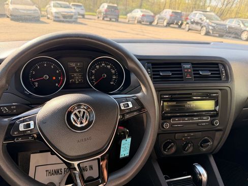 Used 2015 Volkswagen Jetta S image 25
