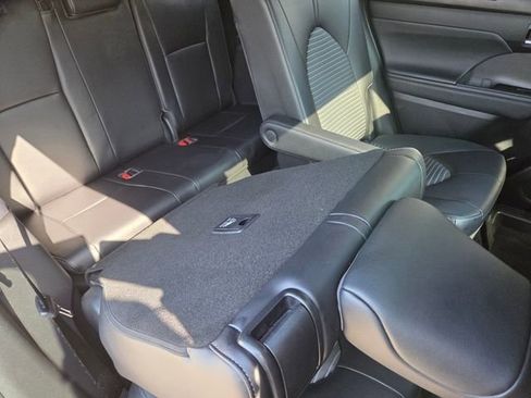 Used 2023 Toyota Highlander XSE AWD/4WD image 6