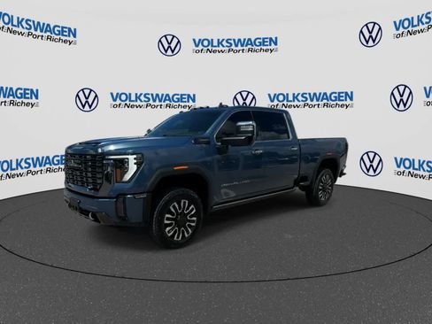 Used 2024 GMC Sierra 3500 Denali Ultimate AWD/4WD image 4