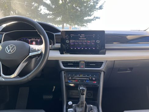 Certified 2025 Volkswagen Taos SEL image 29