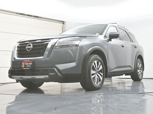 Used 2024 Nissan Pathfinder SL AWD/4WD image 32