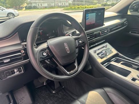 Used 2023 Lincoln Aviator AWD w/ Premium Package image 12