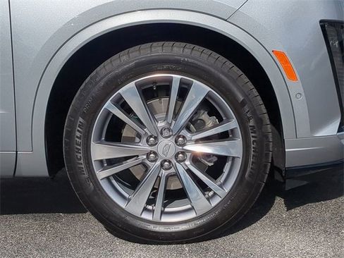 Used 2025 Cadillac XT6 Premium Luxury w/ Technology Package image 11