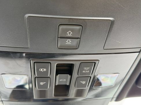 Used 2024 Volkswagen Tiguan SE R-Line AWD/4WD image 18
