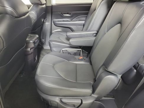 Used 2025 Toyota Grand Highlander FWD image 12