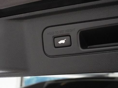 Used 2023 Honda Pilot Touring image 13
