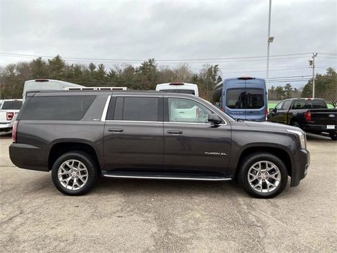 Used 2018 GMC Yukon XL SLT image 2