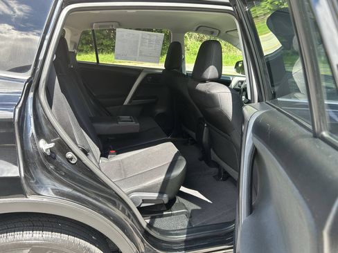 Used 2017 Toyota RAV4 LE AWD/4WD image 21