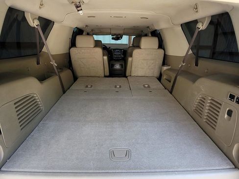 Used 2020 Chevrolet Suburban Premier RWD image 13