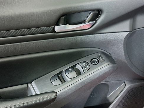 Used 2025 Nissan Altima 2.5 SV image 15