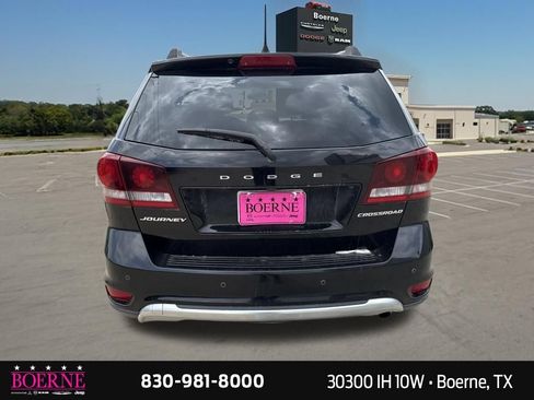Used 2019 Dodge Journey Crossroad w/ Nav & Sun Group FWD image 11