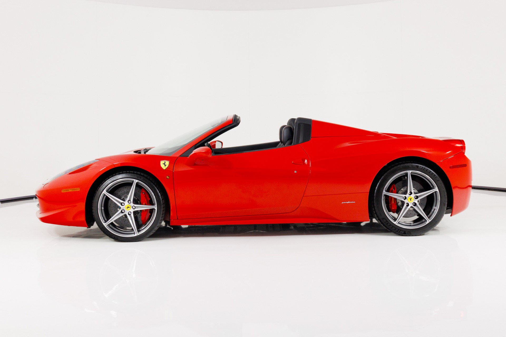 Used 2013 Ferrari 458 Spider RWD image 7