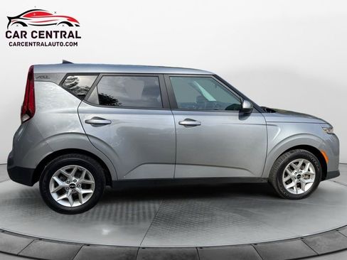 Used 2022 Kia Soul LX w/ Technology Package image 6