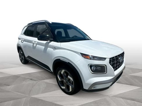 Used 2024 Hyundai Venue Limited FWD image 2
