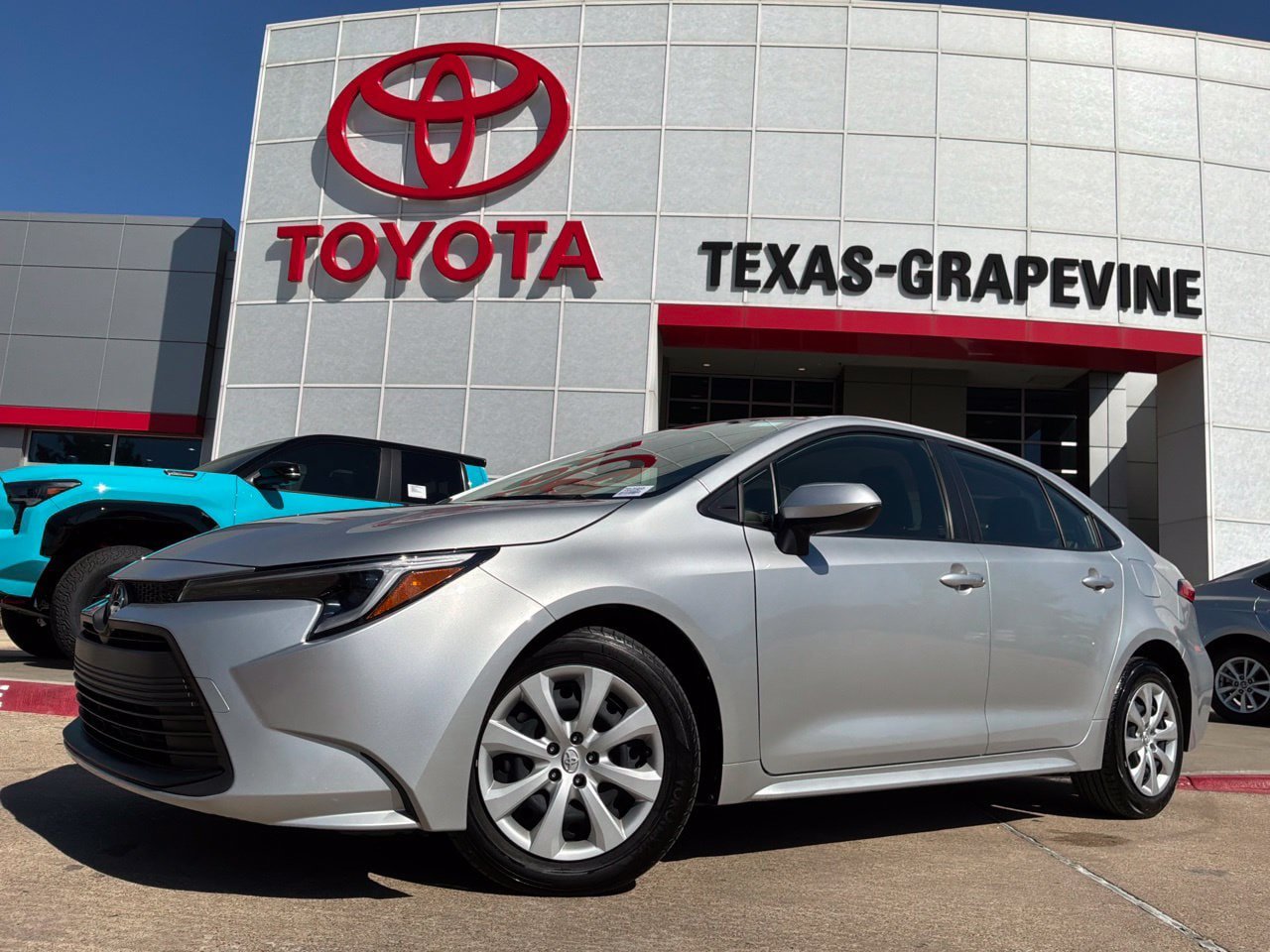 Used 2026 Toyota Corolla LE FWD image 2
