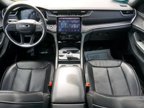 Used 2024 Jeep Grand Cherokee L Limited w/ Luxury Tech Group II image 11